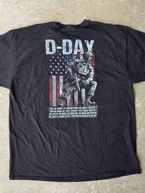 D-Day WWII Soldier XL Graphic Tee Shirt Black Patriotic American Flag Hanes